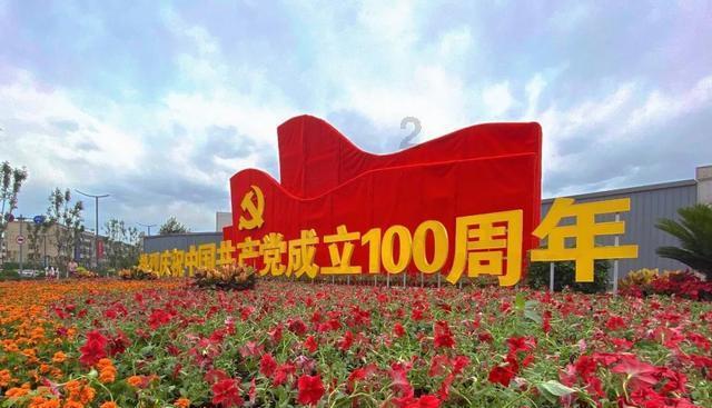重庆女子去男友家玩,被4个姐姐围观,迟迟不敢进家门:瑟瑟发抖